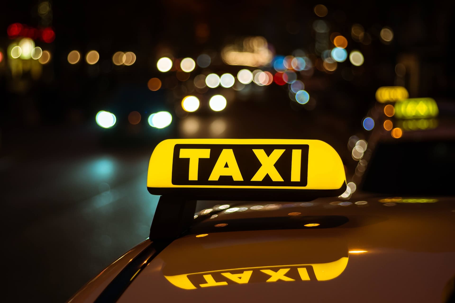 Premium taxi service Melbourne - 24/7 taxi booking
